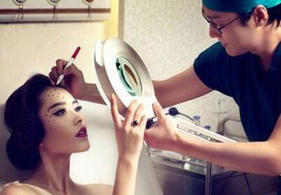 整容市场美丽陷阱 2000元隆下巴?打针先从朋