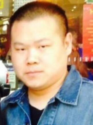 男孩撞脸小岳岳 岳云鹏发博求找孩子妈 揭秘岳云鹏成名心酸史图片 17490 326x435
