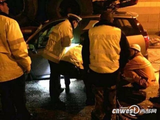 西汉高速西安方向秦岭二号隧道发生车祸 一死