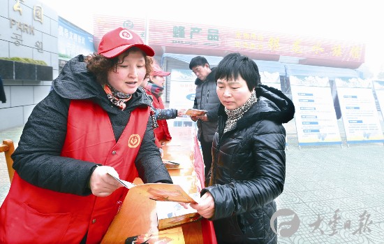 盐城大丰开展国际社工日宣传 弘扬奉献精神