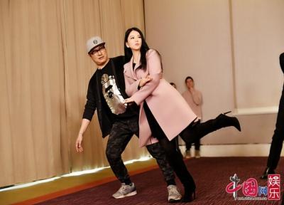  王岳伦变身流浪汉 为办老挝婚礼讨李湘欢心 网