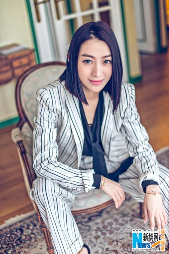 温雅惊艳巴黎时装周 大秀流利粤语及英文获赞