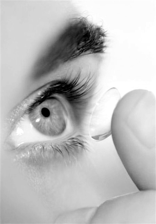 仿生隐形眼镜有望提高人类夜视能力