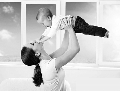 用力摇宝宝很危险 七个月孩子被晃得口吐白沫