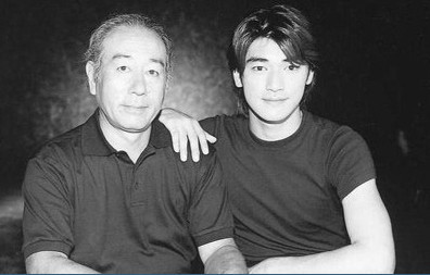 惊呆!成都妹纸47岁老爸颜值逆天 郑爽范冰冰吴