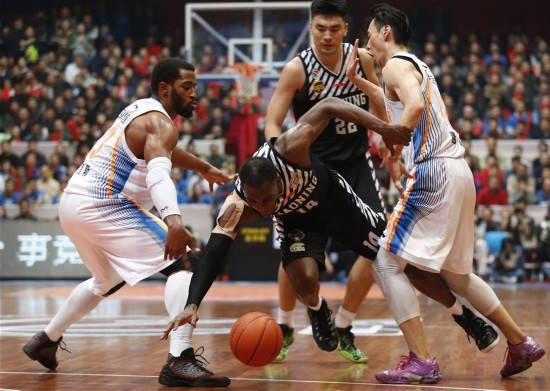 CBA总决赛第三场:四川战胜辽宁