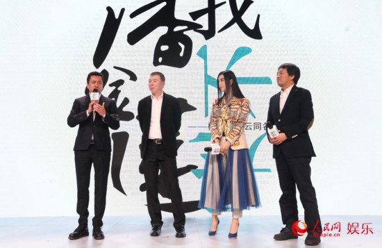  范冰冰 再做冯女郎演村妇  拥抱冯小刚 娇羞捂脸