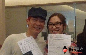 沈腾和女友王琦领证 孙俪邓超 刘强东奶茶妹妹 罕见明星结婚证照片曝光