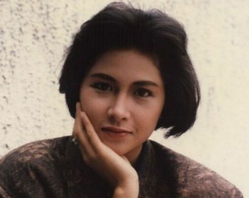 李嘉欣秀好身材否认怀孕 纯天然无ps八十年代大陆美女明星一览