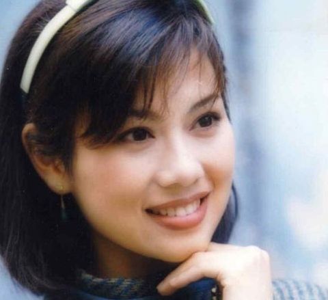 李嘉欣秀好身材否认怀孕 纯天然无ps八十年代大陆美女明星一览