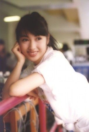 李嘉欣秀好身材否认怀孕 纯天然无ps八十年代大陆美女明星一览