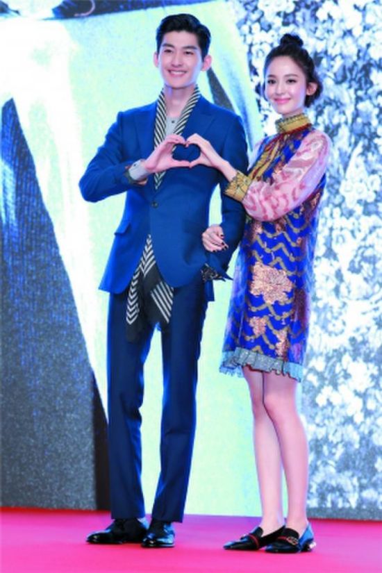 《山海经》将播 张翰亲吻娜扎自称心无杂念(