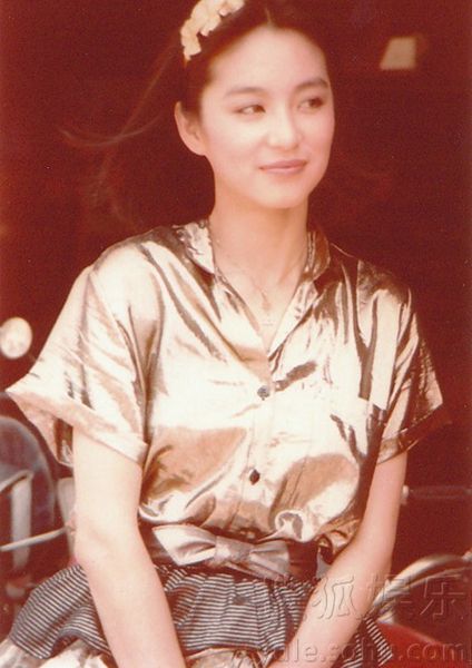 李嘉欣秀好身材否认怀孕 纯天然无ps八十年代大陆美女明星一览