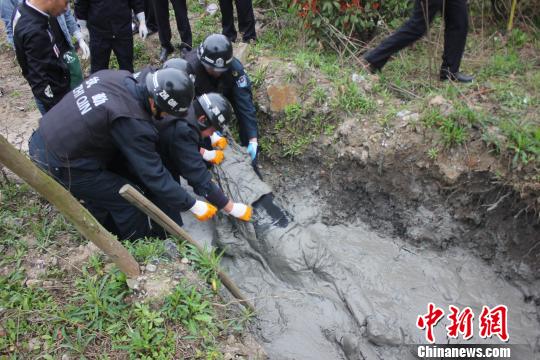 浙江慈溪一工地旁水沟现死尸 案件正在调查(图