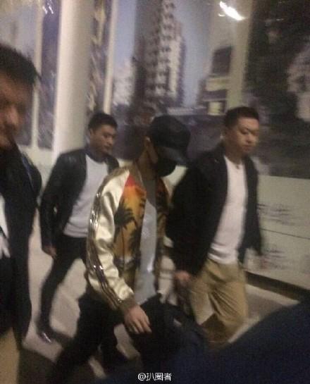 鹿晗晋江换车保护粉丝安全鹿晗:一个耿直有爱