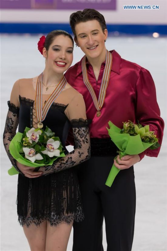 Gold medalists Lorraine McNamara (L) and Quinn Carpenter celebrate their victory during the awarding ceremony of Ice Dance competition at the ISU World Junior Figure Skating Championships in Debrecen, Hungary, March 19, 2016. 
