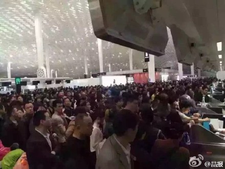 深圳機場滯留了大量旅客