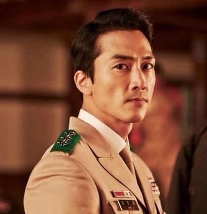 军报谈太阳的后裔:最好的征兵广告 宋仲基领衔