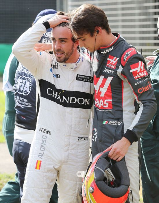 西班牙F1车手阿隆索再遇车祸侥幸逃生(高清组