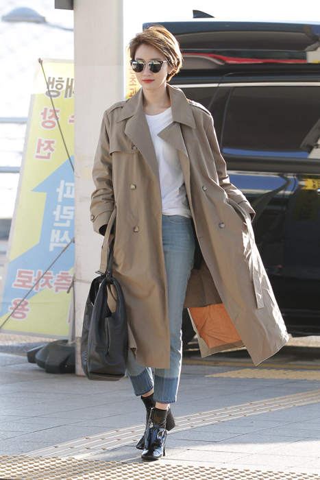 女明星穿风衣_女明星穿风衣打牌图片