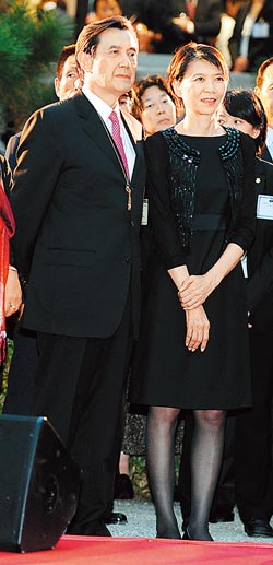 马英九夫妇财产曝光:存款7553万 名下无汽车珠