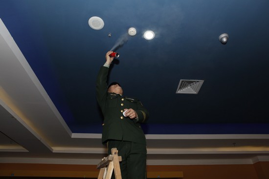 河南省消防总队组织媒体曝光郑州公共娱乐场所