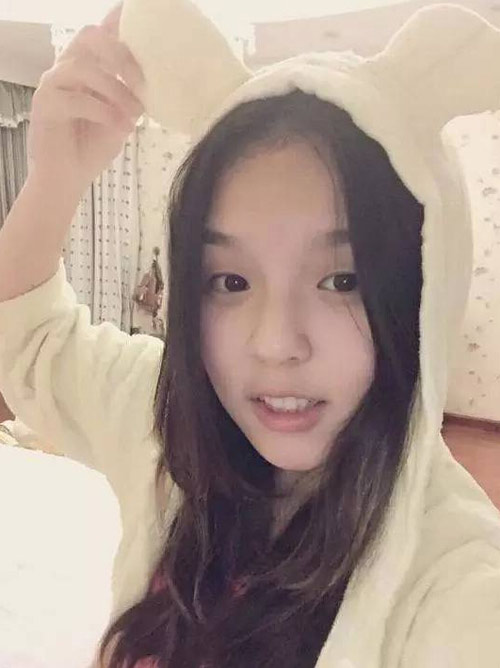 李咏爱女"女大十八变" 身材高挑长相洋气--山东频道