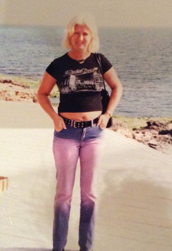 英国大妈花4万英镑整容 只为看起来更像女儿(