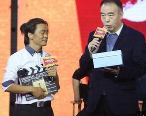  王宝强首当导演 向冯小刚下跪行礼 大闹天竺将