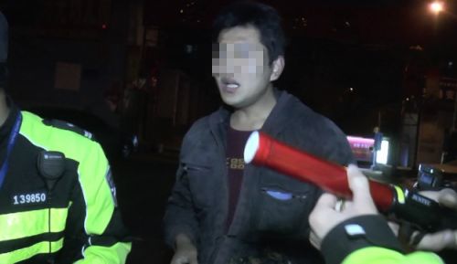 济南一小伙遇警察查车忙逃跑:我以为抢劫呢(图