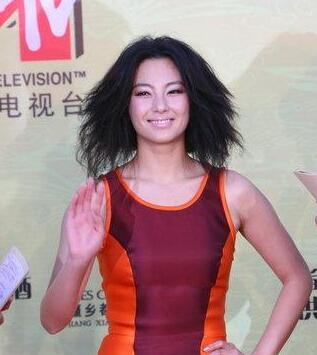汤唯孕照遭吐槽 网友：瞬间老了20岁 看众明星得罪造型师后果