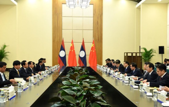 3月23日，國務院總理李克強在海南三亞會見老撾總理通邢。