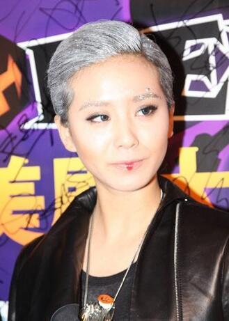 汤唯孕照遭吐槽 网友：瞬间老了20岁 看众明星得罪造型师后果