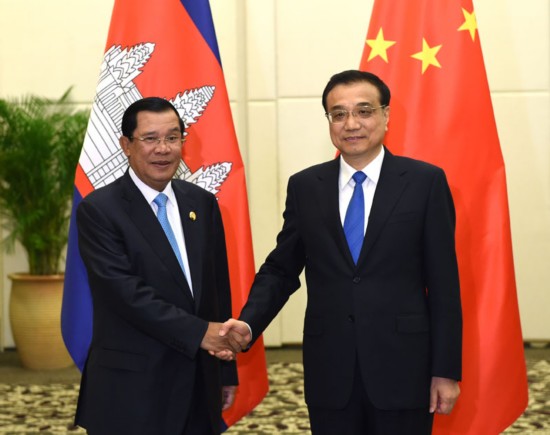 3月23日，中國國務院總理李克強在海南三亞會見柬埔寨首相洪森。