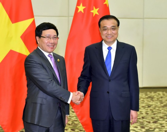 3月23日，國務院總理李克強在海南三亞會見越南副總理范平明。