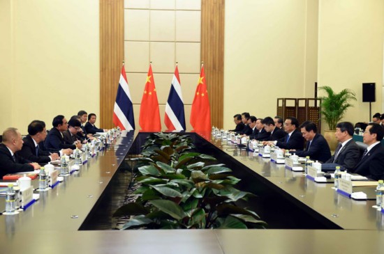 3月23日，國務院總理李克強在海南三亞會見泰國總理巴育。