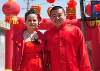 《欢乐喜剧人》 岳云鹏遭 于谦 暴打  揭秘岳云鹏