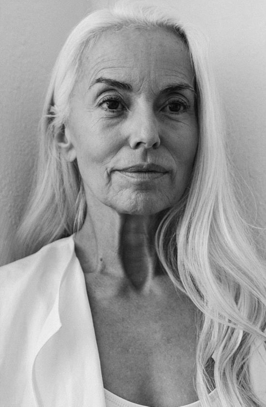 60岁老人做泳衣模特 满头白发风采照人(高清组