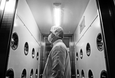 记者揭秘飞机餐怎么做成 细分为120个步骤