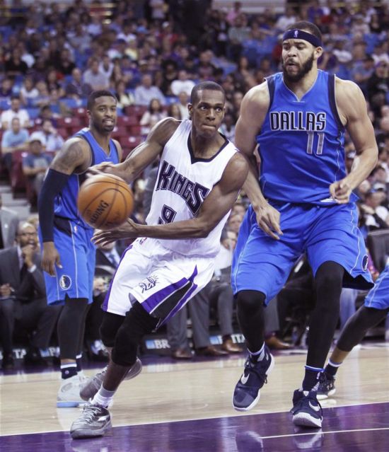 NBA常规赛:国王战胜小牛