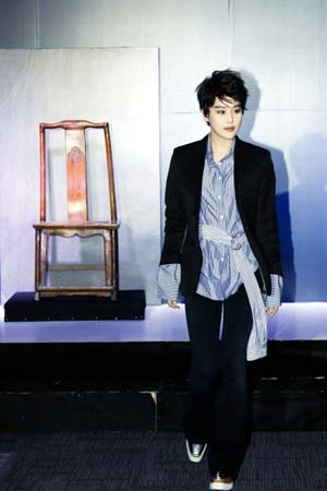  张馨予遭警方点名 处50元罚款 网友:这么漂亮为