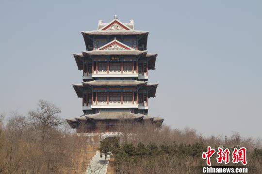 辽文化博物馆所在的白鹤楼外景 沈殿成 摄