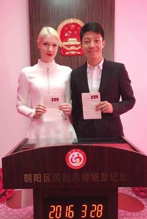 撒贝宁承认领结婚证:朝阳群众名不虚传,谢谢大