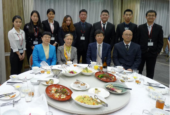 日本科學協會會長大島美惠子（前排左二）與訪日團部分成員合影（日本科學協會供圖）
