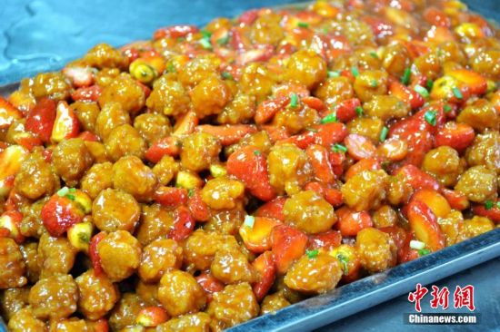 湖南高校食堂推水果神菜受捧