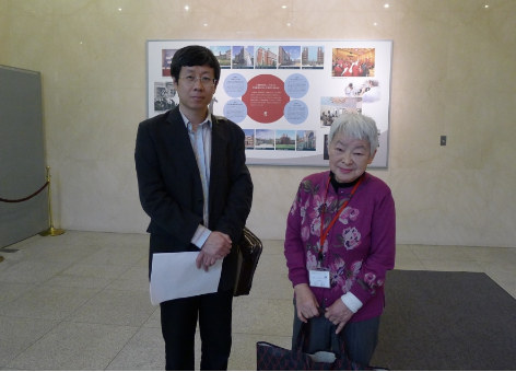 吉林大學外語學院院長周異夫與日本志願者布川庸子女士合影（日本科學協會供圖）