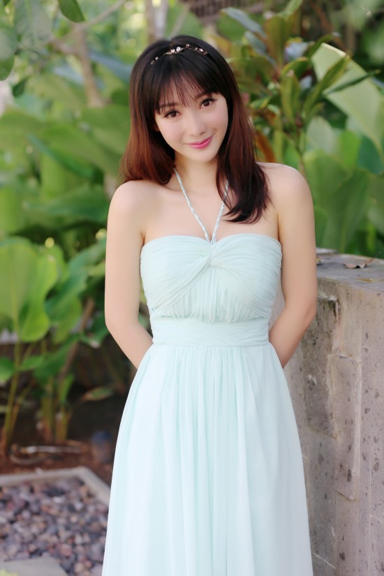  包贝尔 包文婧 婚礼 柳岩当 伴娘  薄荷绿抹胸礼服