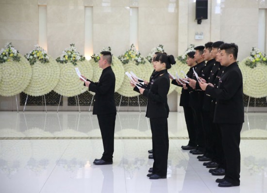 西安入殓师 老公支持她从新娘妆转做遗体整容