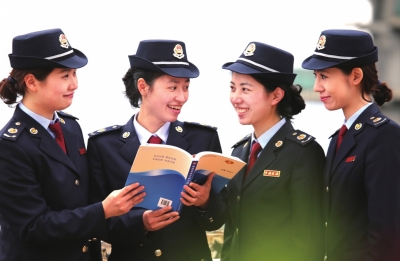 发扬螺丝钉精神当雷锋式税务人