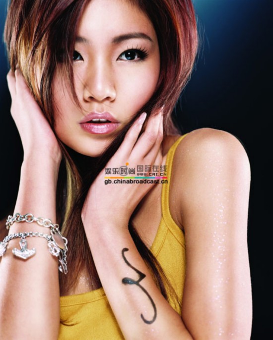  胡彦斌 发新歌疑 回应分手 :男配角谢幕  胡彦斌 与